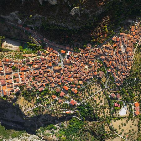 Il Belvedere Чивита Екстериор снимка